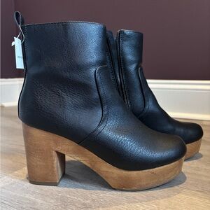 Universal Thread Black Leather Platform Ankle Boots with Wood Heel